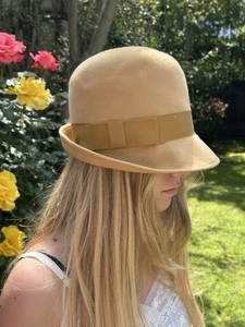 Vintage 1930s Ritz Henry Pollack NY Wool Hat Tan L Cloche - Picture 1 of 13