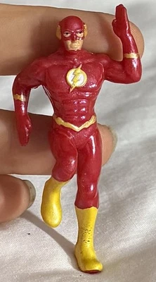 Estatueta miniatura DC Comics Flash da Liga da Justiça em traje flash amarelo vermelho - Imagem 1 de 2