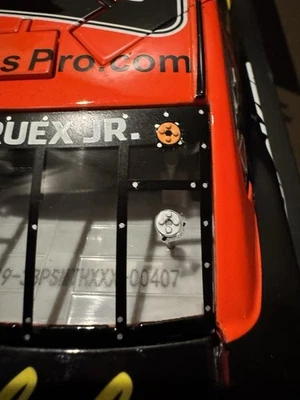 Bajo Martin Truex Jr. 2021 Pro Shops Phoenix Race ganar escala 1:24 NASCAR Foto 1 de 3