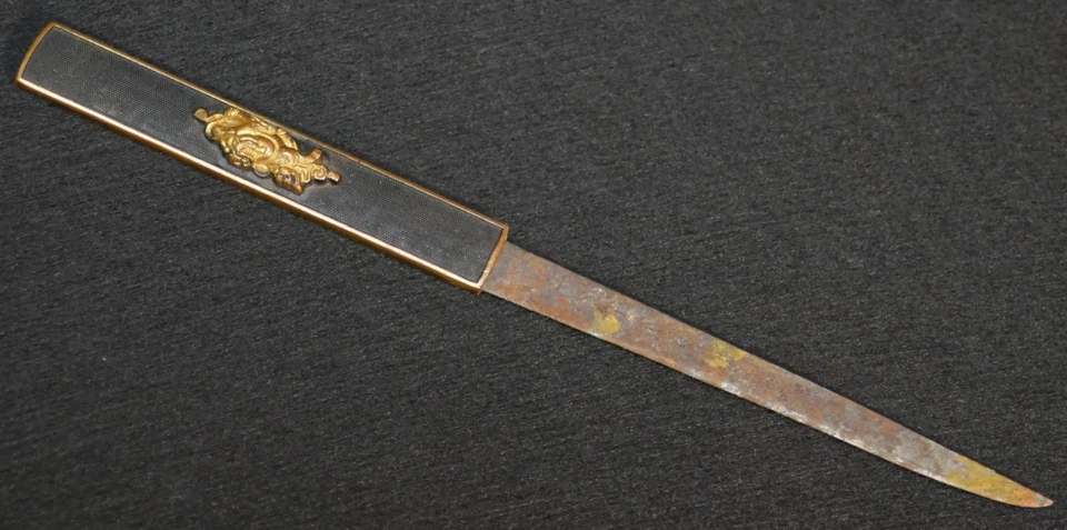 Cuchillo utilitario antiguo japonés período Edo 小柄 Komainu "perro león", firmado Foto 1 de 4