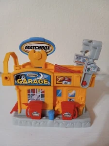 Matchbox Hero City Gas Station B44 80 Part Garage Playset - Picture 1 of 3