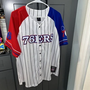 Neu mit Etikett NEU Philadelphia 76ers Baseballshirt Button-Down-Nadelstreifen XL NBA - Bild 1 von 12