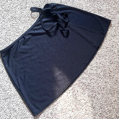 Damas Catalina Traje de Baño Negro Falda de Encubrimiento, Corbata Talla M 8/10 Tela Acanalada Foto 1 de 4