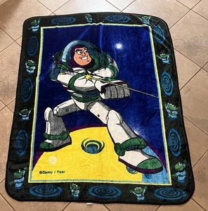 COPERTA VISONE PELUCHE VINTAGE BUZZ LIGHTYEAR 70”X 58” DISNEY PIXAR TOY STORY - Foto 1 di 4