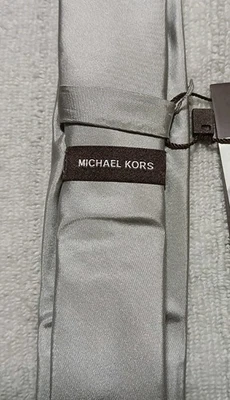 Corbata de seda Michael Kors 52 pulgadas color plata para boda vacaciones ropa de trabajo  Foto 1 de 4