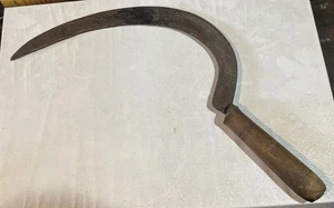 Vintage Sythe Sickle Scythe Wood Handle Corn Rustic Farm Hand Tool - Picture 1 of 6
