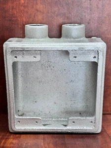 Appleton FSS-2-50 1/2" Cast Iron Device Box 1-Hub 2-Gang Outlet Unilet Condulet - Picture 1 of 3