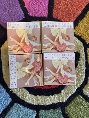 LINDSEY STIRLING & SABRINA CARPENTER - Warmer In The Winter 4" Single Foto 1 de 4