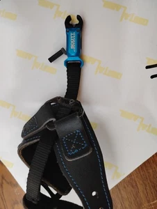 Scott Archery Bow Arrow Hunting Target Hero Release, Blue B15 - Picture 1 of 3