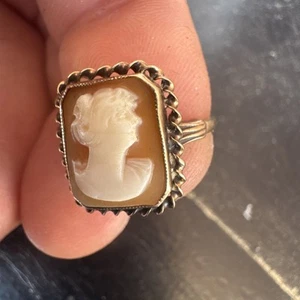 Vtg 10K Yellow Gold Cameo Ring 2.2g Fine Jewelry Size 6 Band - Picture 1 of 9