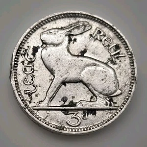 1928 Ireland 3 Pence Old World Coin KM 4 (stk067) - Picture 1 of 3