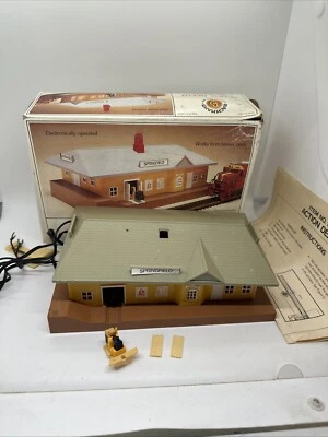 Vintage Bachmann Action Depot Item No 1432 - HO Gauge - Image 1 of 4