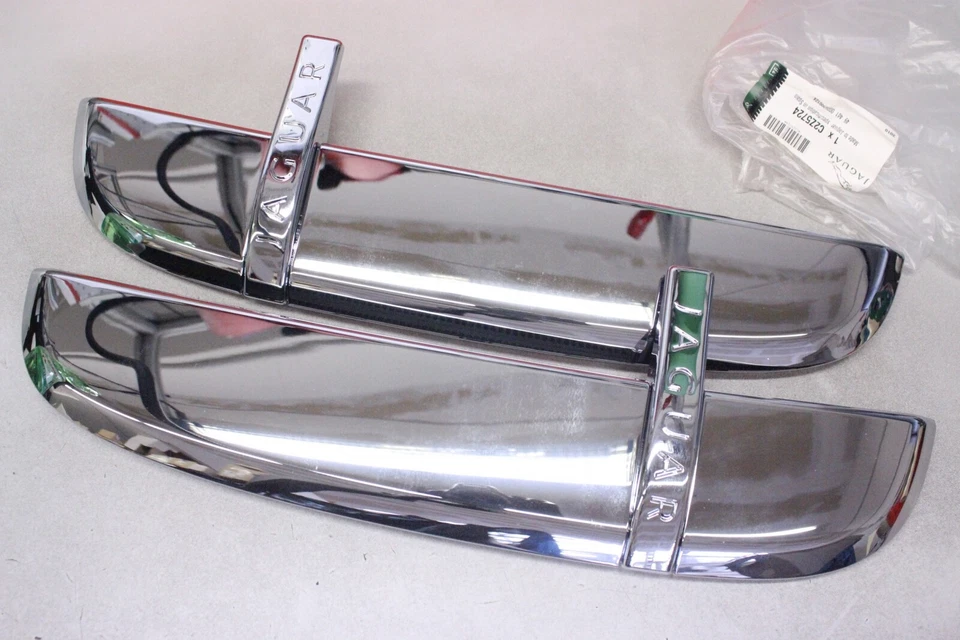 2x GENUINE JAGUAR XF 2009-2011 CHROME FINISH POWER SIDE VENTS C2Z5724 ORIGINAL BOX - Image 1 of 1