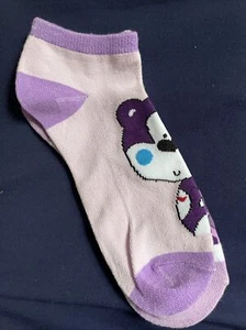 Teenager oder Kind süße lila Bär nicht übereinstimmende unsichtbare Socken neu Größe S - Bild 1 von 3