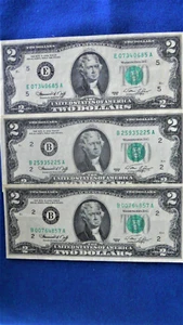 3 CHRISP $ 2.00 UNCIRCULATED 1976 FED RESERVE NOTES - Picture 1 of 2