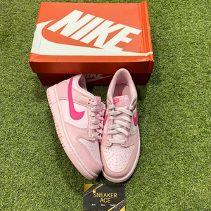 Triple Pink Dunk Low: 7Y - Picture 1 of 5