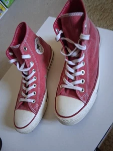 Converse Women's Size 7 - Picture 1 of 5