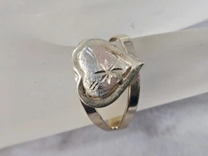 10kt Gold Heart Ring Tri-Color Gold Vintage SZ.6 Valentines Day. 1.53 Grams - Picture 1 of 12