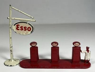 Vintage Matchbox Lesney ESSO Gas Service Station Petrol Pump & Sign No. 1 - Image 1 of 4