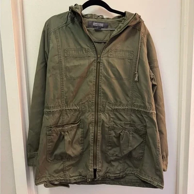 Jaqueta com capuz verde oliva Kenneth Cole Reaction em excelente estado usado tamanho M - Imagem 1 de 2