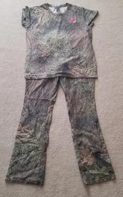 MOSSY OAK BRUSH WOMEN CAMOUFLAGE PANTS SIZE 10 & TSHIRT SIZE LARGE.  - Image 1 of 4