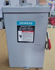 SIEMENS GNF222NRA Interruttore di sicurezza esterno fusibile 60 Amp 2 poli 3 fili 240V - Foto 1 di 6