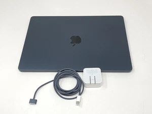 Chip Apple Macbook Air M3 8 núcleos 15 pulgadas 256 GB SSD 16 GB 10 núcleos medianoche excelente - Imagen 1 de 5