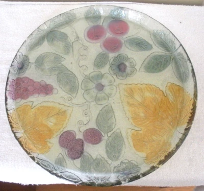 PLATO DE VIDRIO REDONDO DE 15" PARA SERVIR Snack con Chip de Queso de Bayas y Frutas - ¿Mikasa? Foto 1 de 3