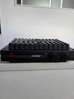 Amplificatore di potenza BOSE 1706II nero buone condizioni usato testato 100V... - Immagine 1 di 3