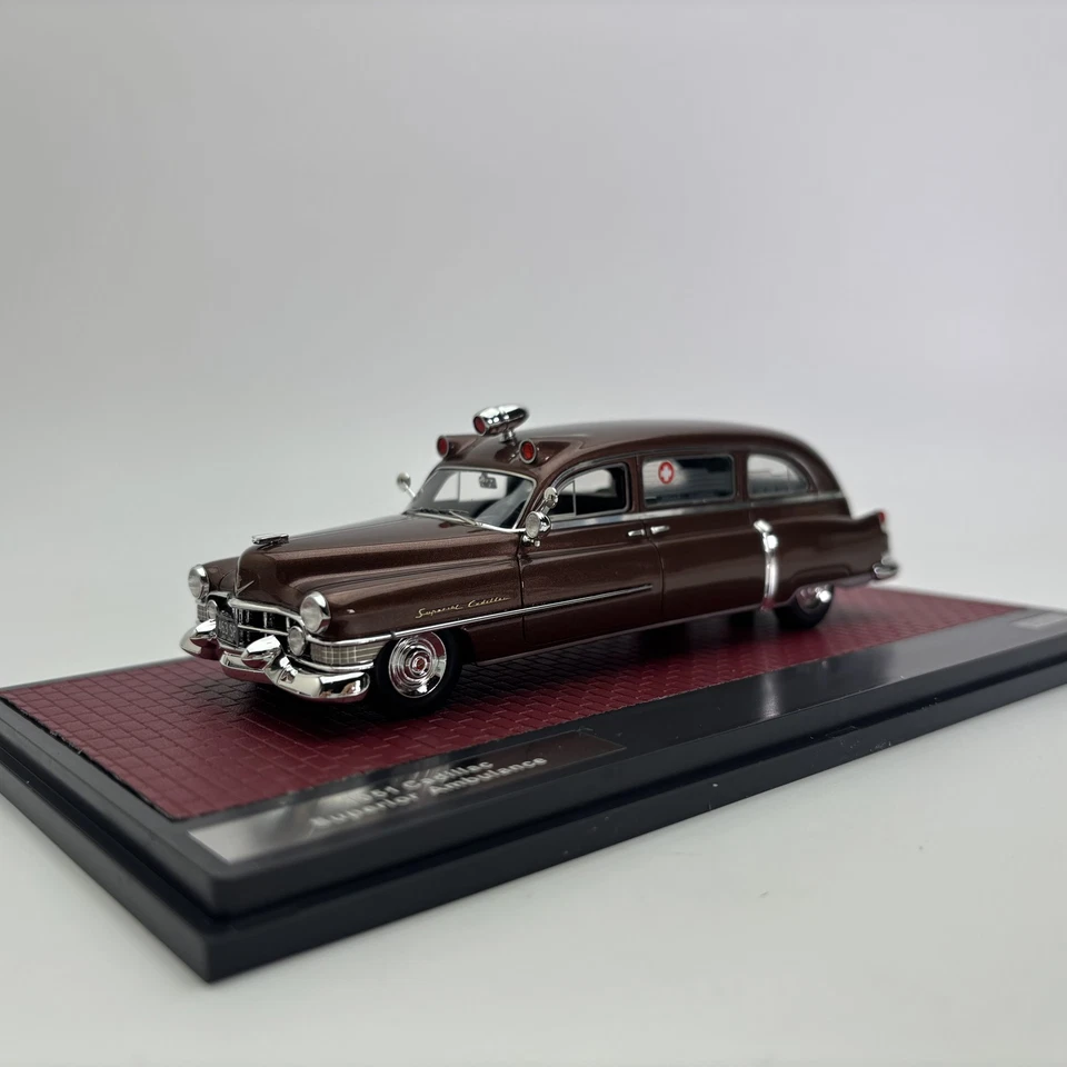 Matrix 1/43 1951 Cadillac Superior ambulancia modelo de coche de resina roja Foto 1 de 4