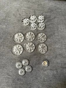 Vintage Etched/Carved Decorative Plastic Button Flower Motif Lot - Picture 1 of 8