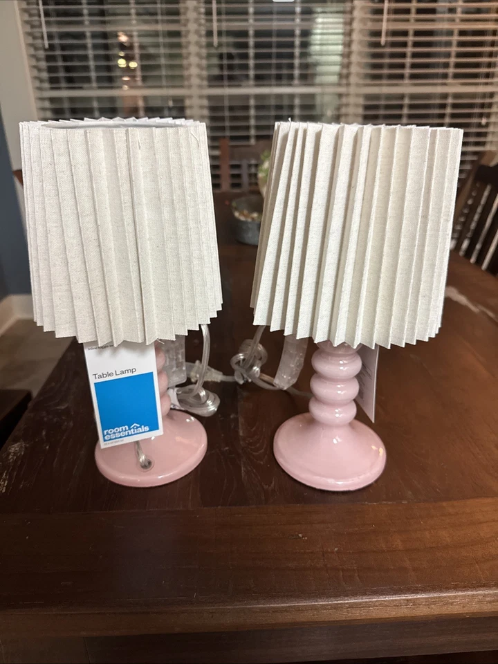 Lámpara de mesa Room Essential de Target - Lote de 2 Foto 1 de 1