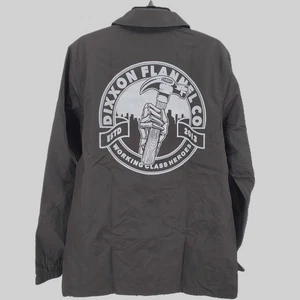 Chaqueta de Entrenador DIXXON Flannel Co Estampado Gráfico Work Class Heroes Gris Oscuro Para Hombres M - Imagen 1 de 8