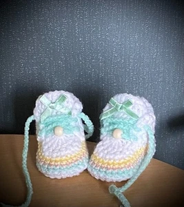 Crochet baby Rainbow shoes Handmade crochet wool baby booties sneakers slippers - Picture 1 of 2