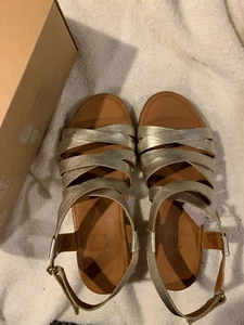 women's Fitflop Lumy leather sandal pale gold EU 39 US 8 NIB - Picture 1 of 3