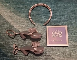 Lotto accessori misti American Girl AG sandali argento fascia kit unghie adesivi - Foto 1 di 10