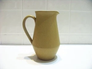 DENBY GRES ODE jarra pequeña crema mediados de siglo moderna INGLATERRA mostaza - Imagen 1 de 5