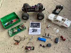 Traxxas T-Maxx 4910 RC Truck – Fuel, Parts, Cracked Body, AS-IS - Bild 1 von 15