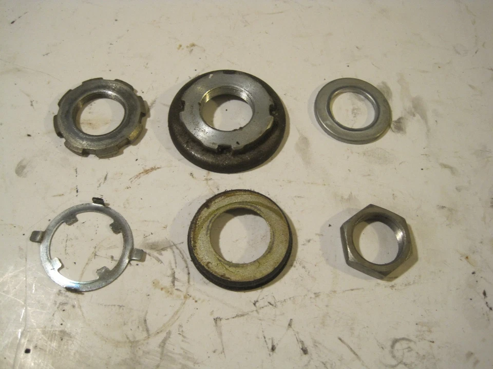 84 85 Honda V30 MAGNA VF500C VF500 VF 500 КОМПЛЕКТ ГАЕК ТРОЙНОЙ ГОЛОВКИ РУЛЕВОГО УПРАВЛЕНИЯ - Изображение 1 из 1