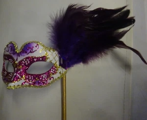 PURPLE WHITE & GOLD MASK FEATHERS VENETIAN MASQUERADE BALL HAND HELD ON STICK - Picture 1 of 3