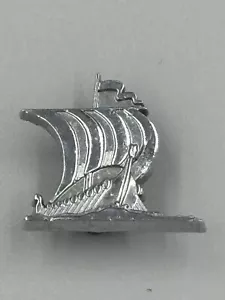 Vintage silberfarbenes Schiff Boot mit Segel Schraubverschluss Anstecknadel - Bild 1 von 3