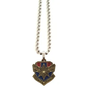 Captain Marvel Symbol Schild Emblem Zinn Metall Anhänger Charm Kugel Halskette - Bild 1 von 2