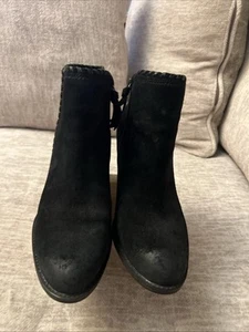 Sofft SF0006521 Wilton Black Suede Whip Stitched Heeled Bootie Size 8 - Picture 1 of 8