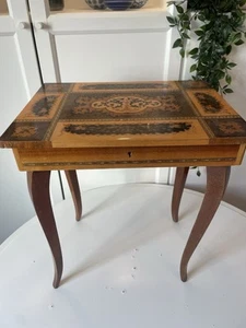 Lampada barocca tavolino vintage italiana intarsiata conservazione musicale metà secolo - Foto 1 di 19