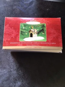 Punze Ornament - Woodstock auf Hundehütte - Bild 1 von 7