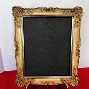 Vintage verzierter Bilderrahmen Gold gepresstes Metall/Zinn 8 x 10 Wandbehang *ohne Glas - Bild 1 von 7