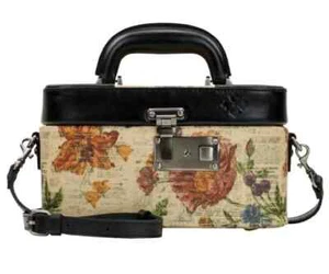 Mini estuche de tren de cuero Patricia Nash Brescia - periódico parisino - nuevo con etiquetas - $249,95 - Imagen 1 de 9