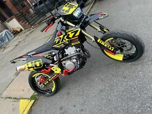 Bk Yellow Red Rise Racing Graphics Kit fits Suzuki Drz400 Drz 400 Drz400sm 400sm - Foto 1 di 13