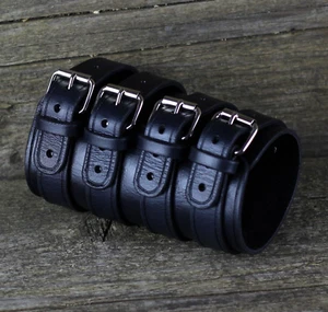Pulsera de cuero negro, puño hombre, accesorios mujer. Puño basculante. - Imagen 1 de 11