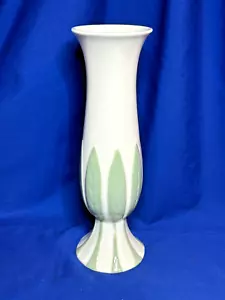Scarce Lenox china green and cream Lotus pattern tall vase - Picture 1 of 3
